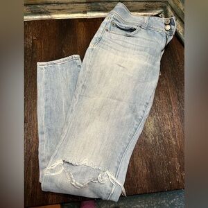 EUC light wash American Eagle skinny jeans. Size 6.